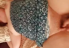 کلی کلاس از انگشتان دست برای استمناء بیدمشک شاخی خود تصاویر سکسی گلشیفته استفاده می کند.