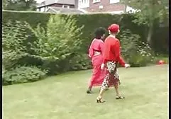 بچه نگهدار فاحشه کوچک توسط یک مرد 40 ساله به سختی گلشیفته پورن لعنتی می شود