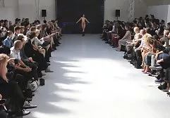 کلو و آلیکس هر کس دیگری را سکس با گلشیفته فراهانی بر روی میز ماساژ راضی می کنند